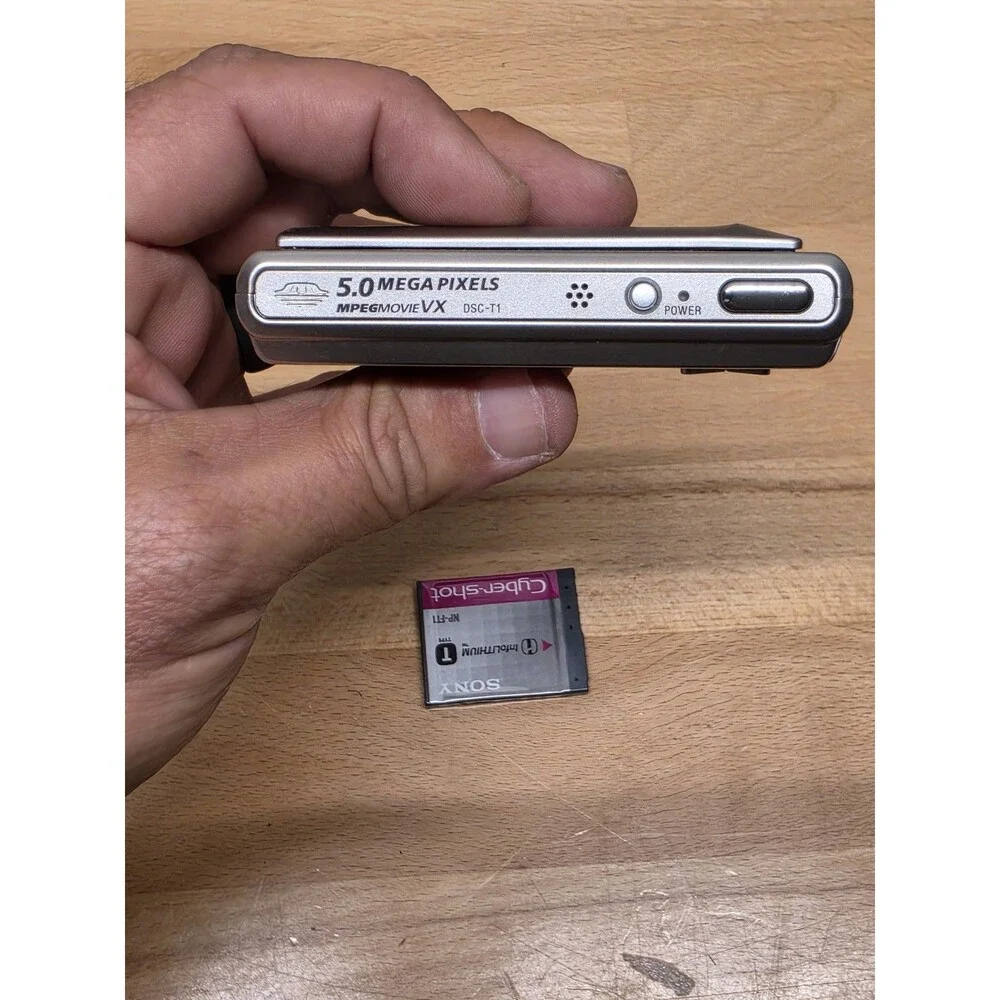 Sony Cyber-shot DSC-T1 5.0MP Digital Camera - Silver - Carl Zeiss 3X Optical